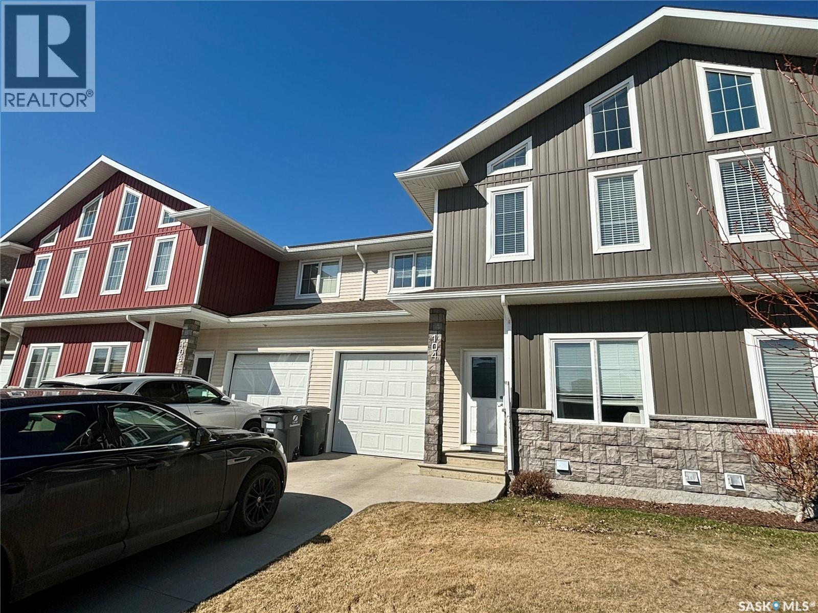 Single Family House 2 Level for Sale in  Atton CRESCENT Saskatoon 