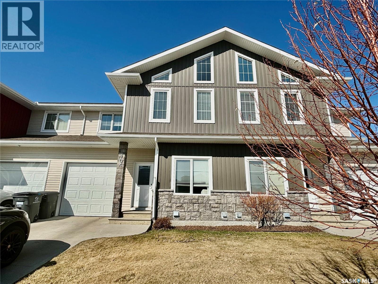 Single Family House 2 Level for Sale in  Atton CRESCENT Saskatoon 