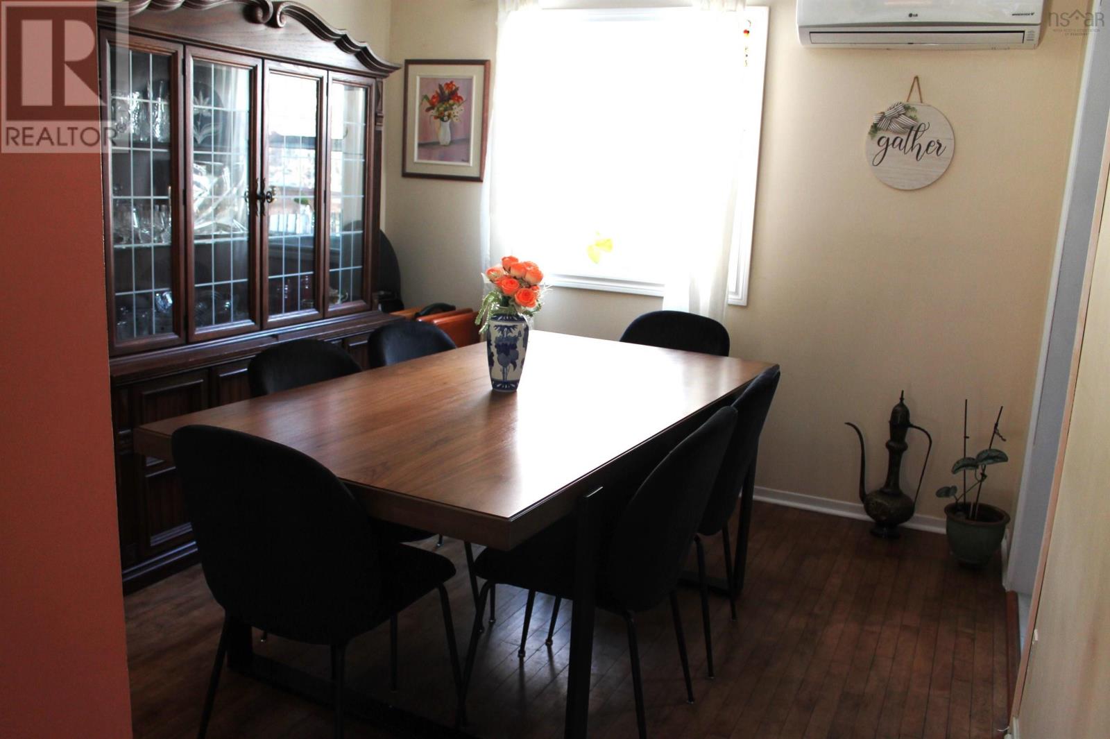 Property 13 of 35 of 87 Lincoln Cross