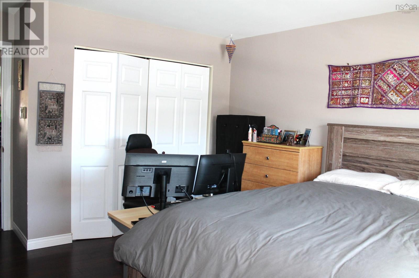 Property 20 of 35 of 87 Lincoln Cross