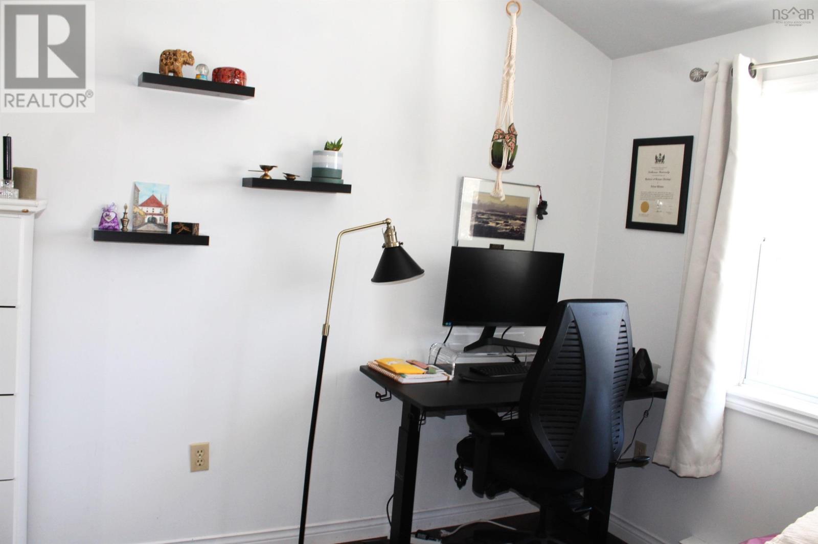 Property 24 of 35 of 87 Lincoln Cross