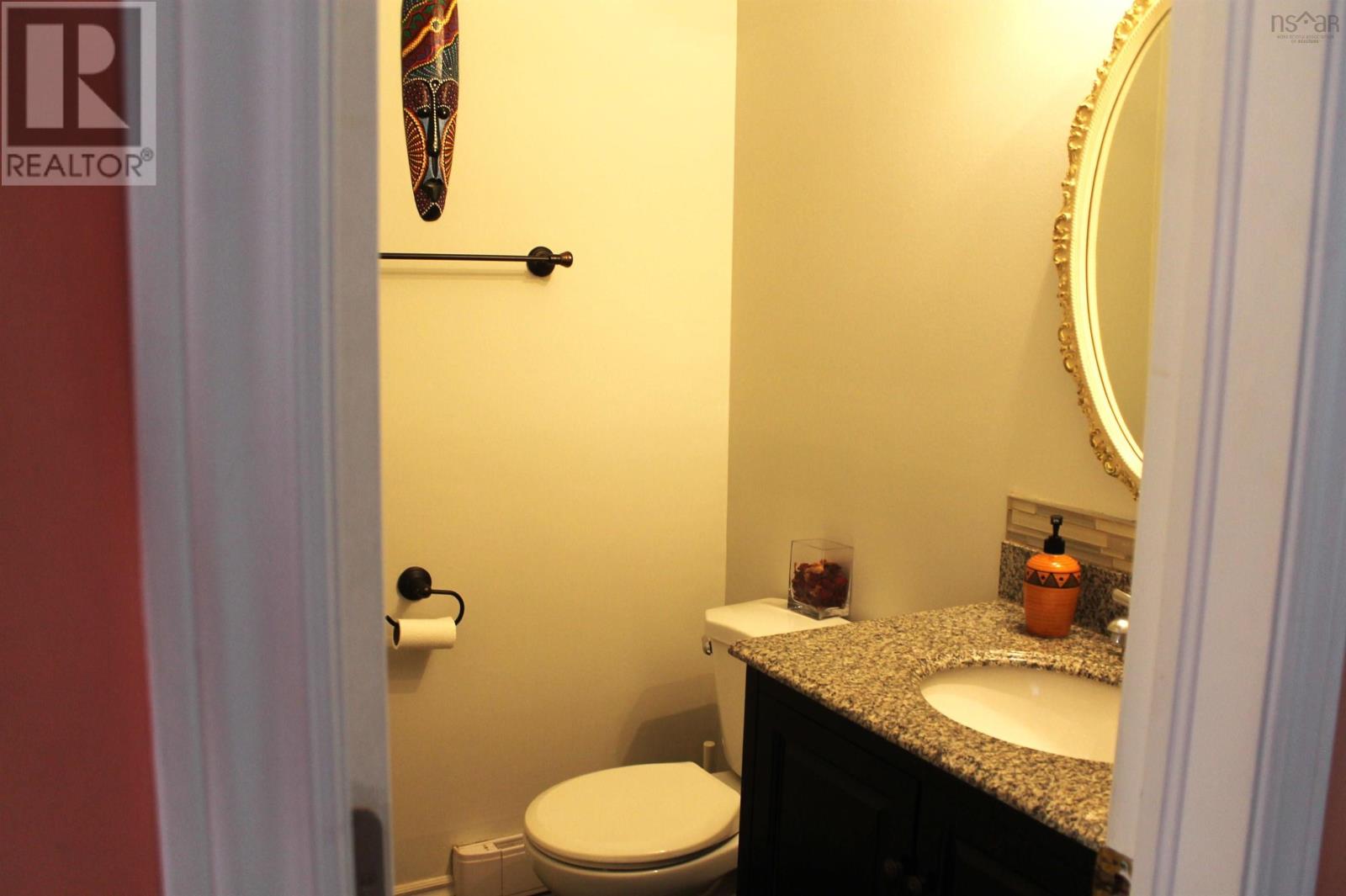 Property 32 of 35 of 87 Lincoln Cross