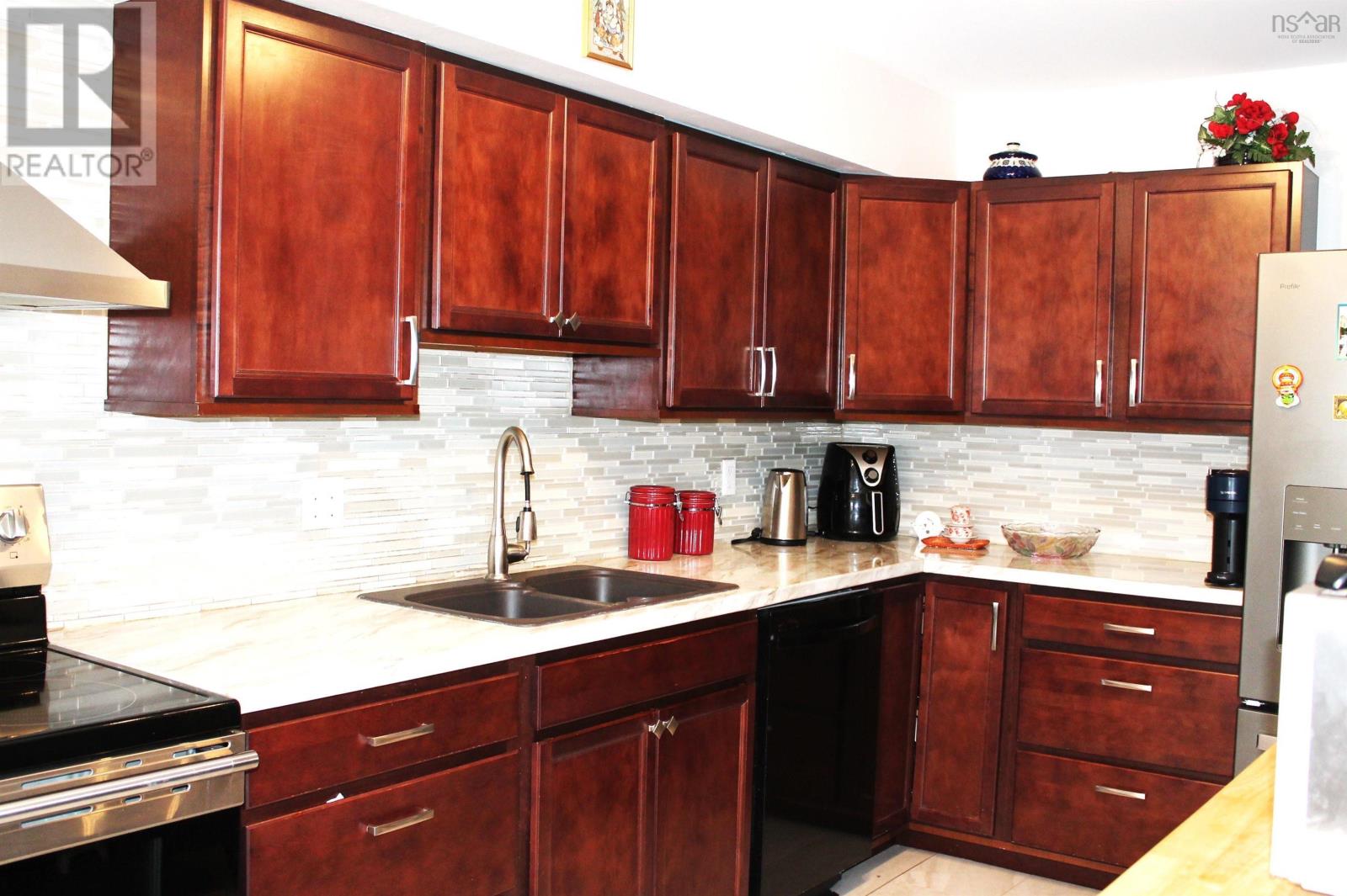 Property 7 of 35 of 87 Lincoln Cross