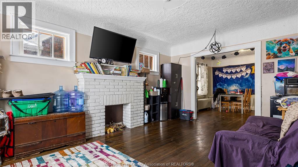 2165-2167 DOUGALL AVENUE - 4
