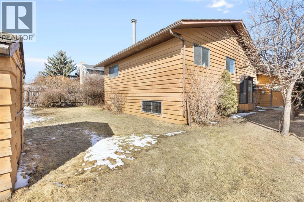 Single Family House 3 Level for Sale in  Castlefall Road NE Castleridge Calgary 