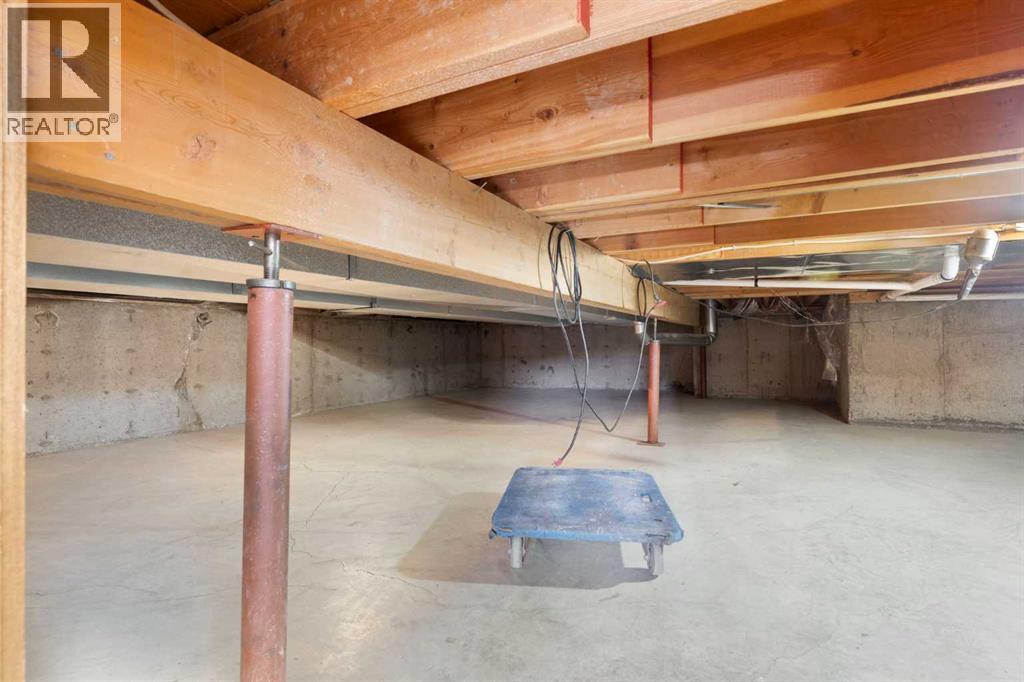 Single Family House 3 Level for Sale in  Castlefall Road NE Castleridge Calgary 