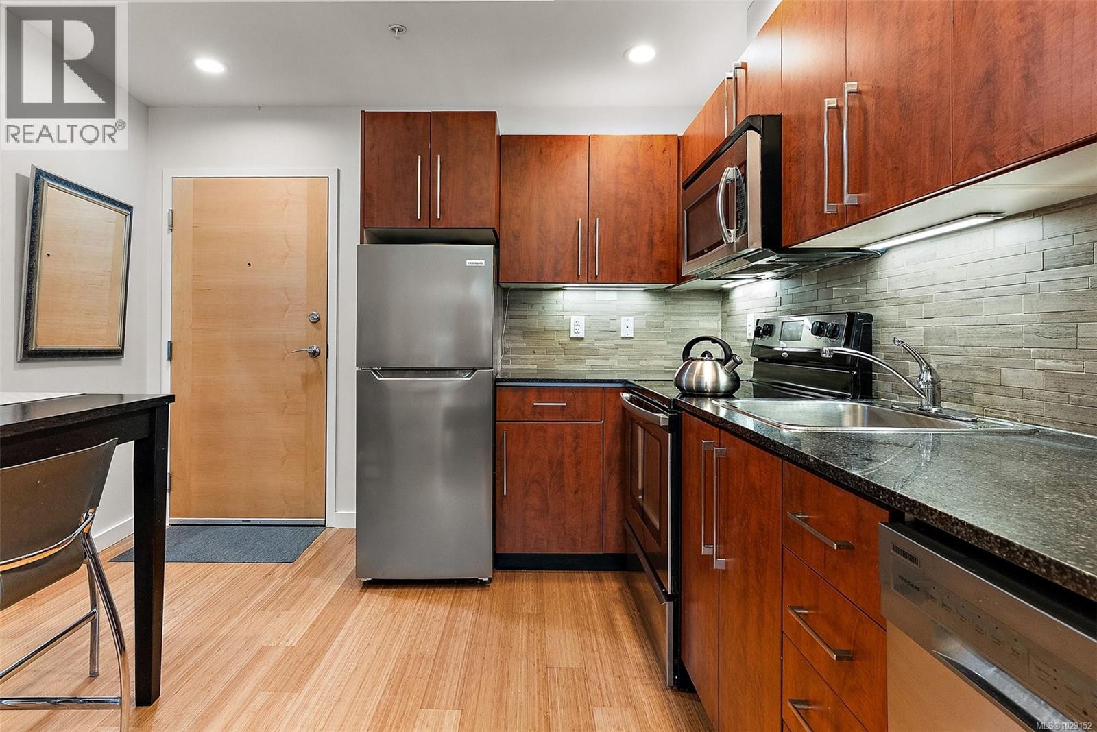 #414 611 BROOKSIDE RD - 8