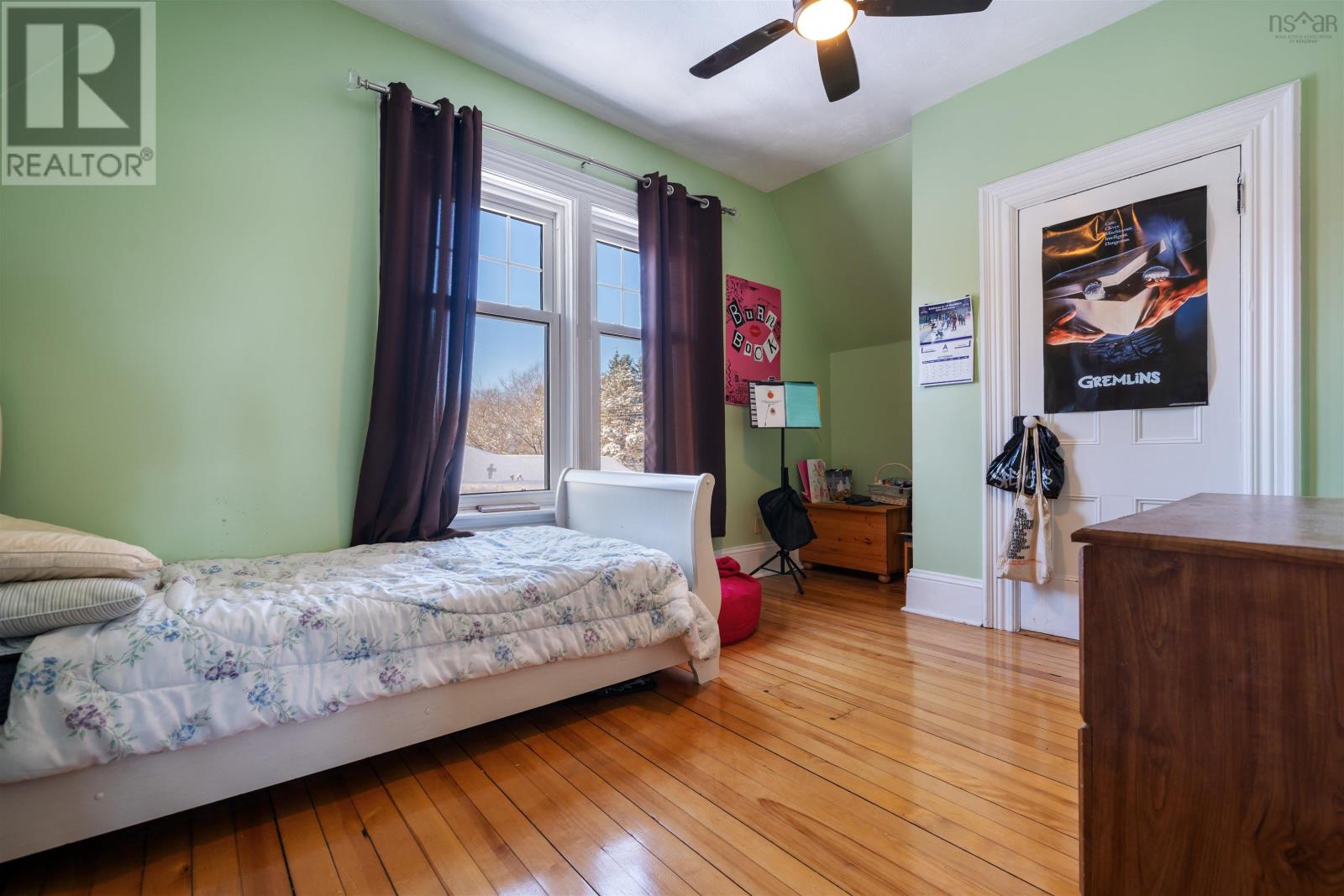 Property 36 of 50 of 251 Victoria Street E