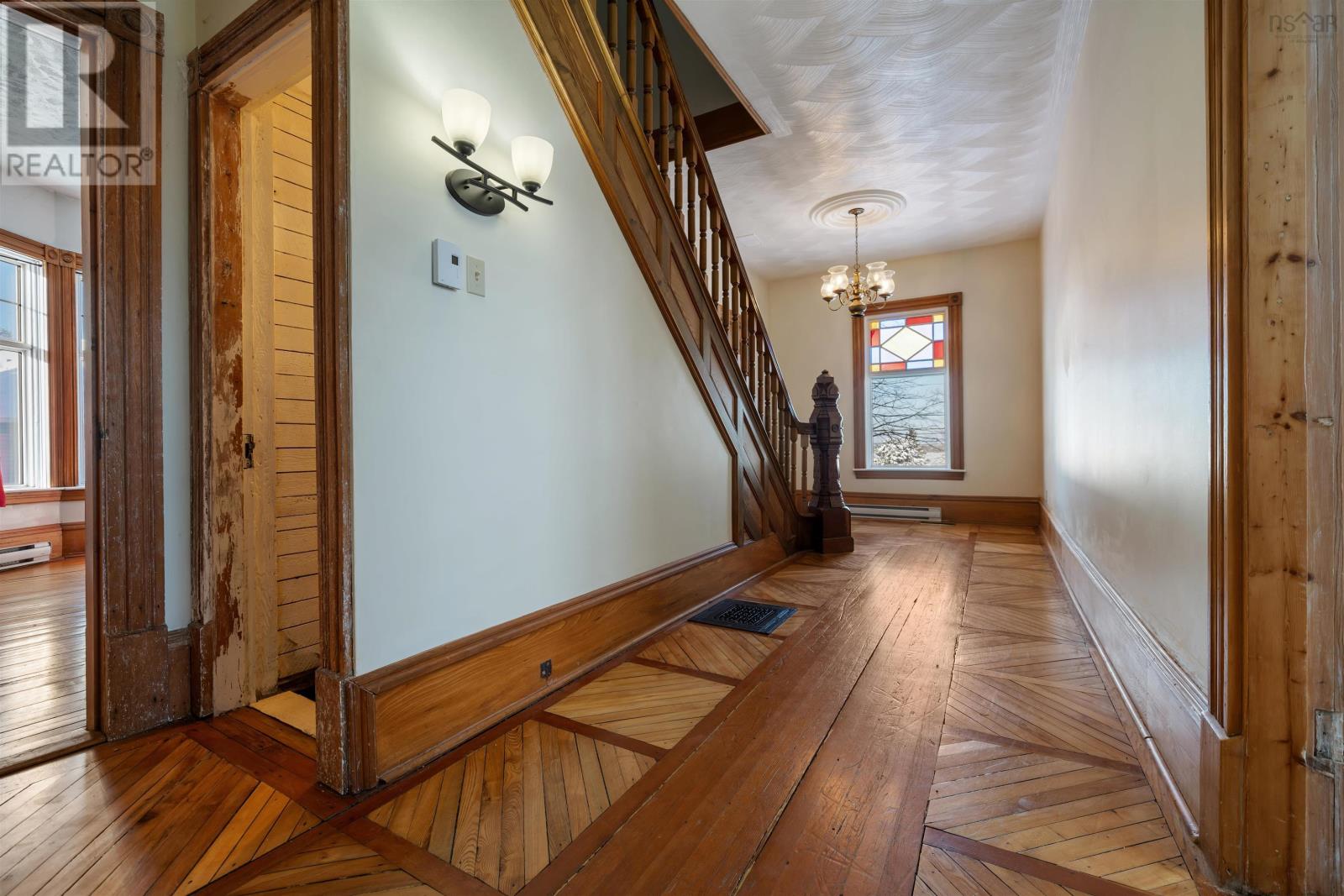 Property 31 of 50 of 251 Victoria Street E