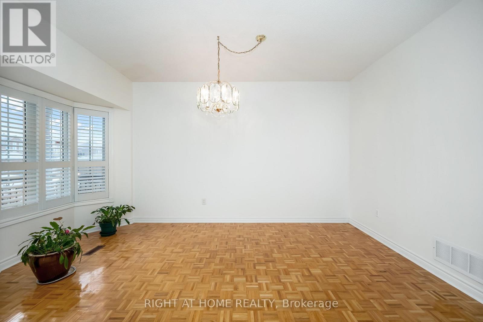 46 WOODHAVEN CRESCENT - 13