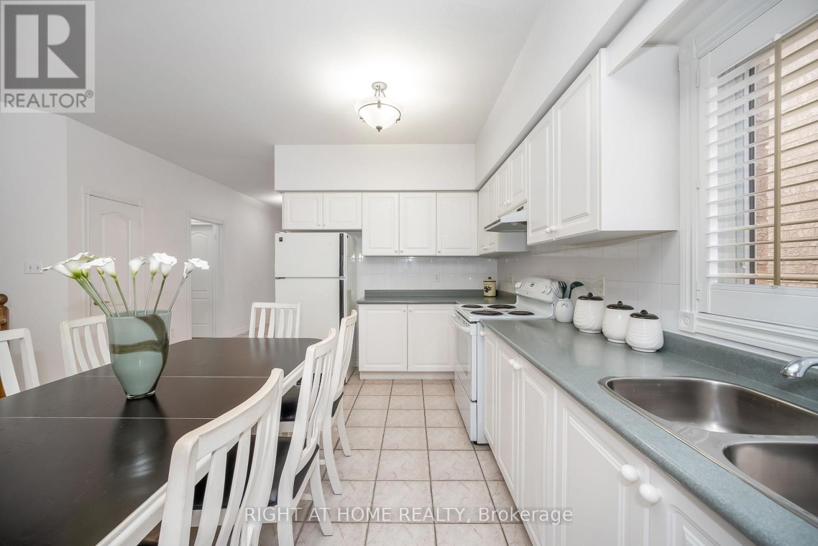 46 WOODHAVEN CRESCENT - 22