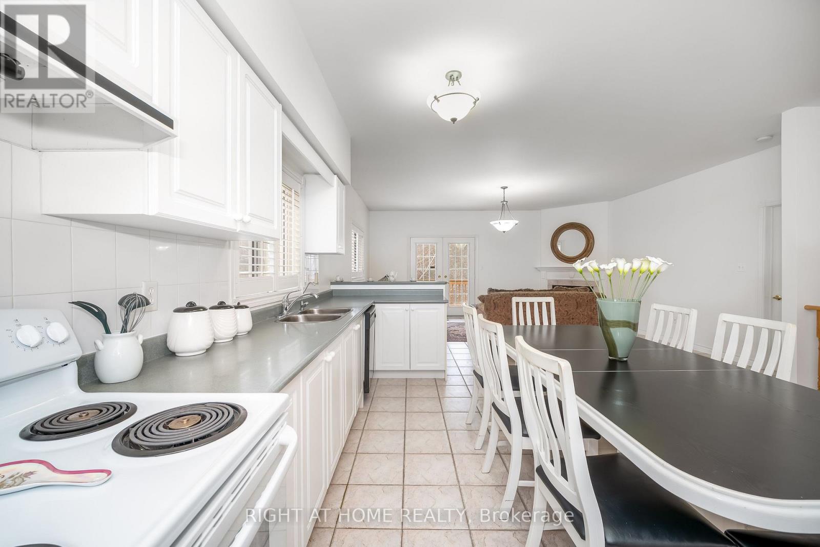 46 WOODHAVEN CRESCENT - 24
