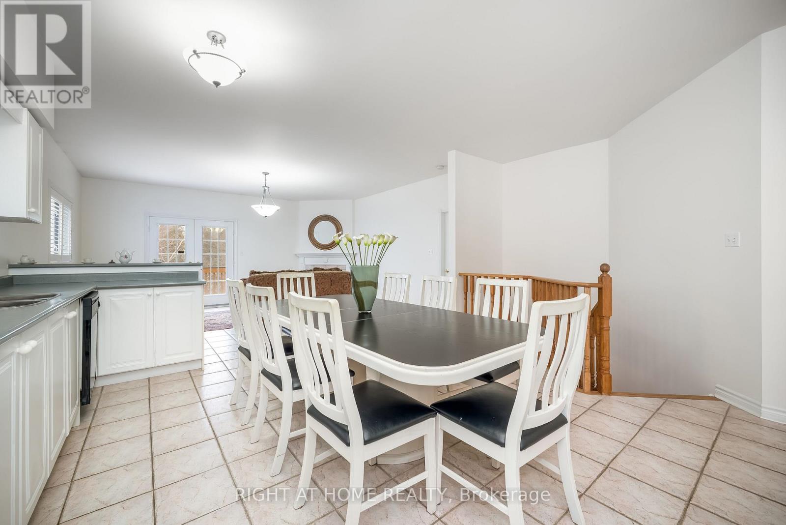 46 WOODHAVEN CRESCENT - 25