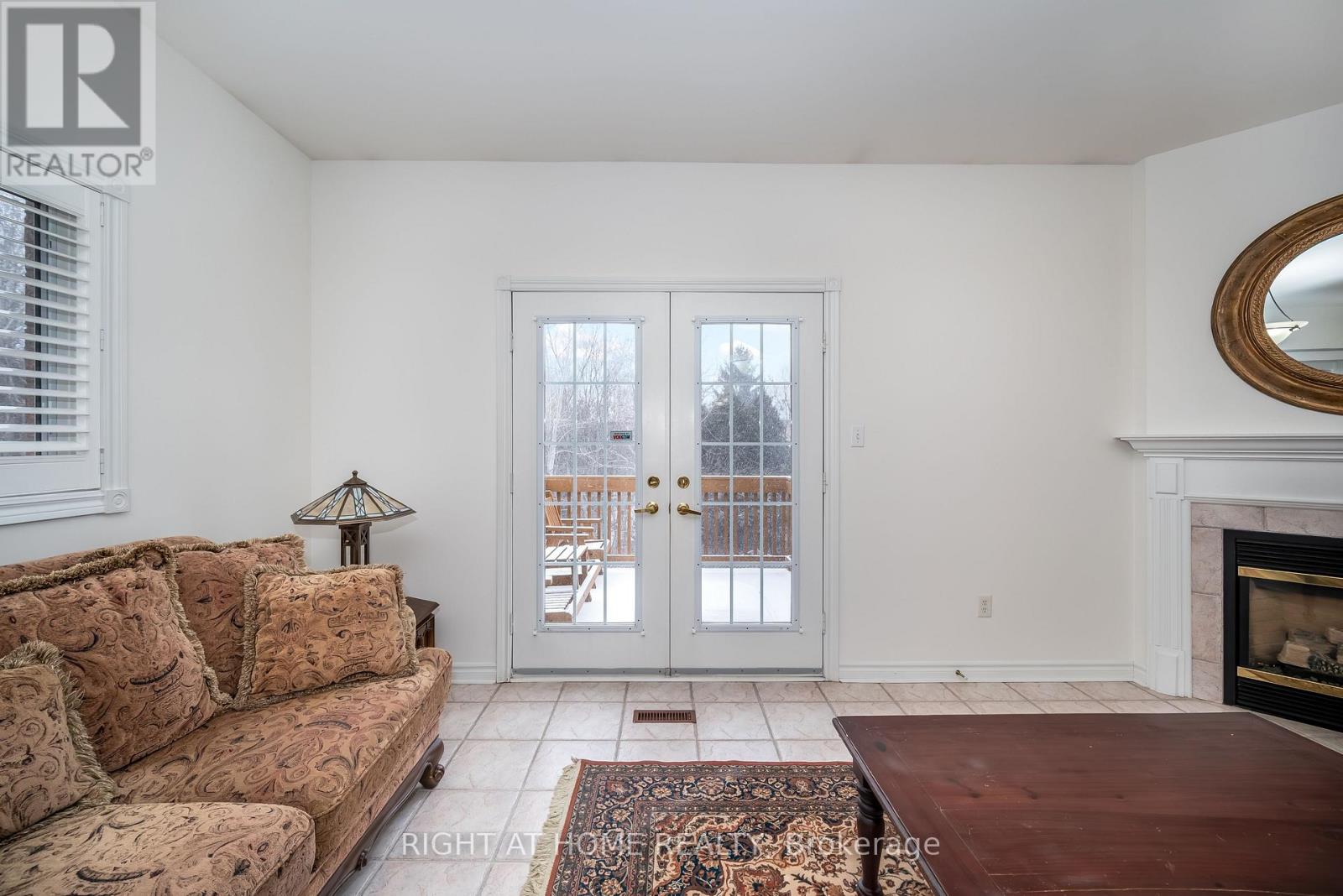 46 WOODHAVEN CRESCENT - 29