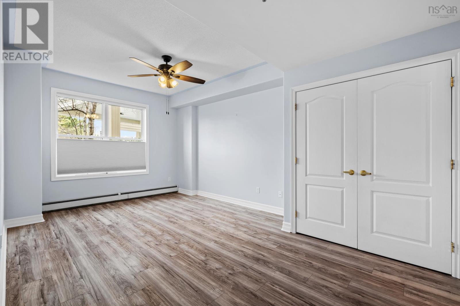 Property 23 of 42 of 101 52 Whitehall Crescent