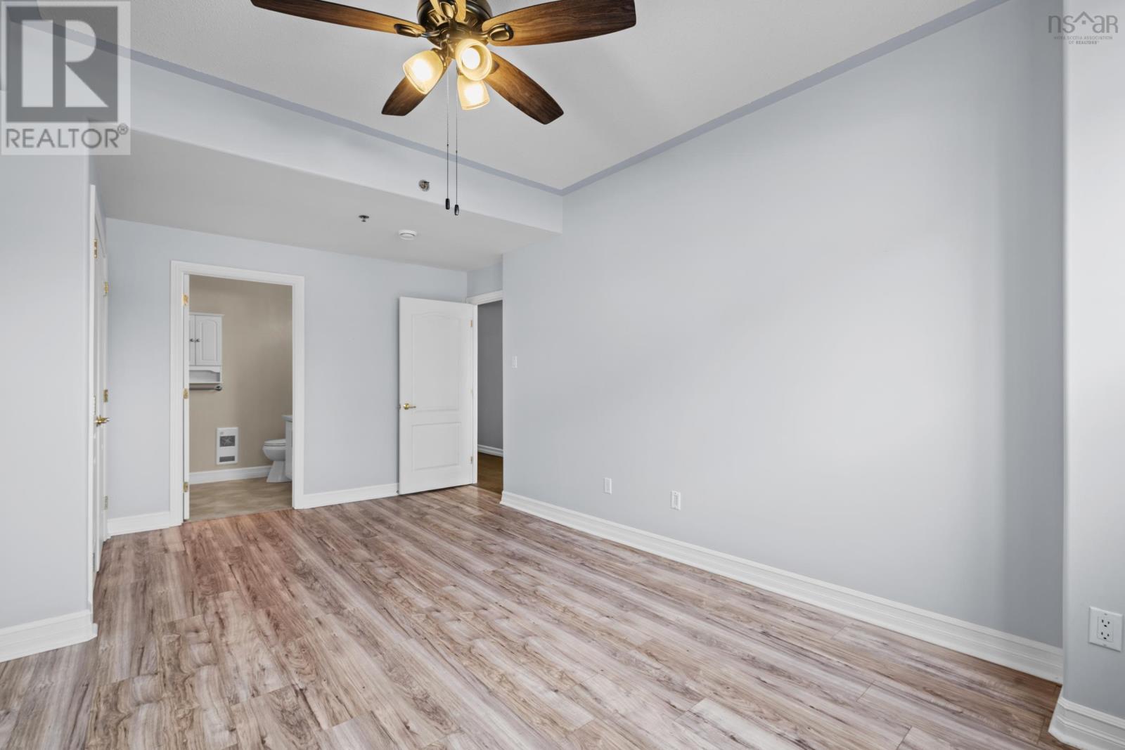 Property 25 of 42 of 101 52 Whitehall Crescent