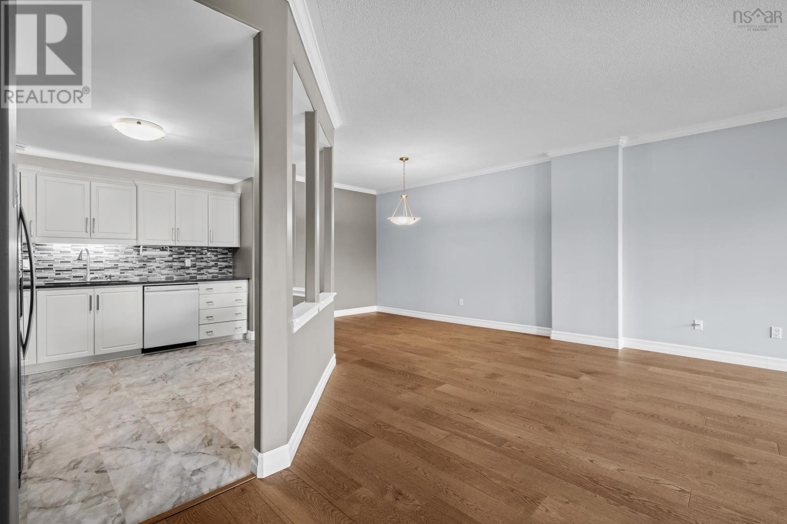 Property 22 of 42 of 101 52 Whitehall Crescent