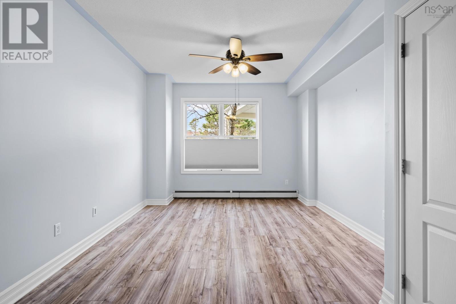 Property 24 of 42 of 101 52 Whitehall Crescent