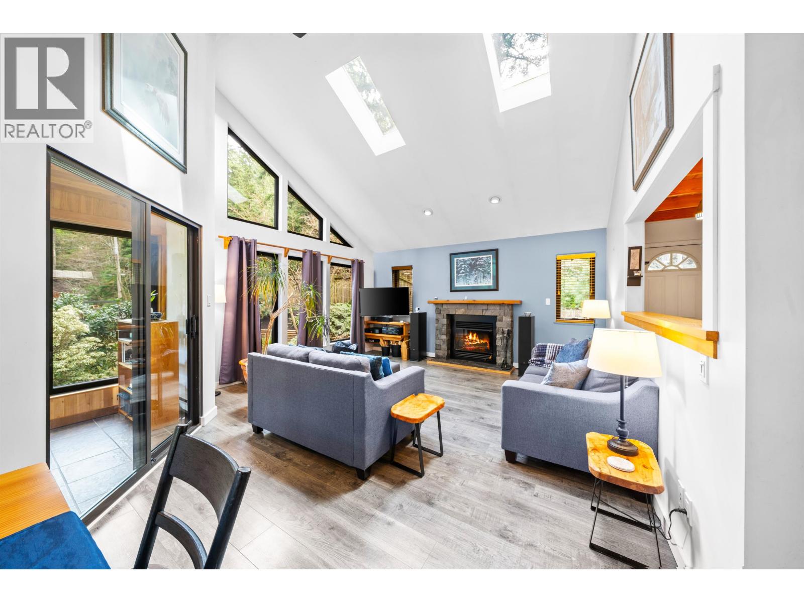 576 COWAN Road - main photo