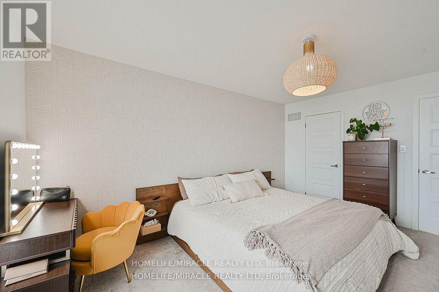 17 SELFRIDGE WAY - 24
