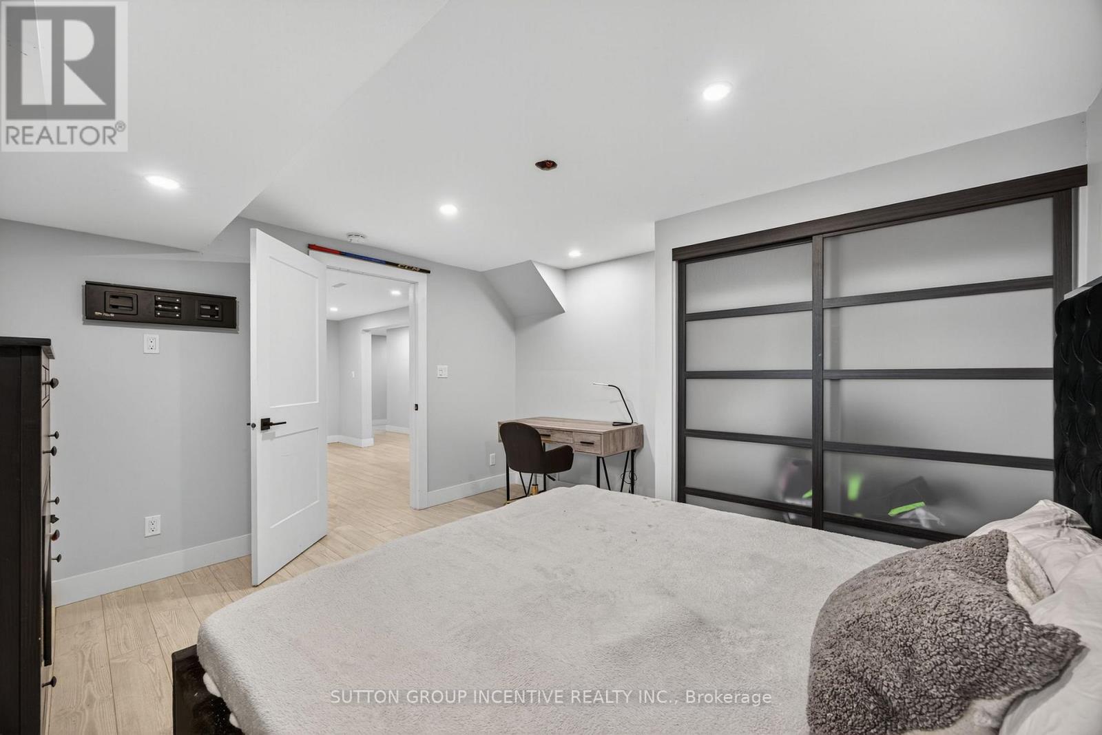 211 MOON POINT DRIVE - 23