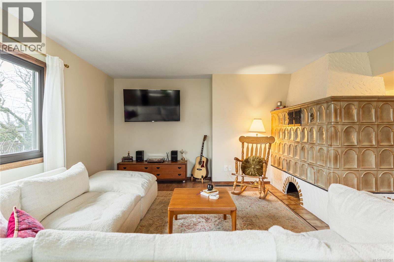 891 LAVENDER AVE - Image 3