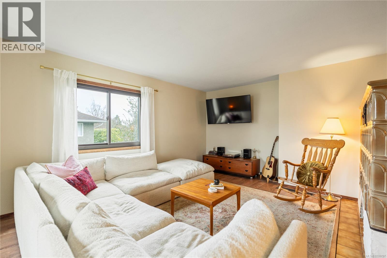 891 LAVENDER AVE - 4