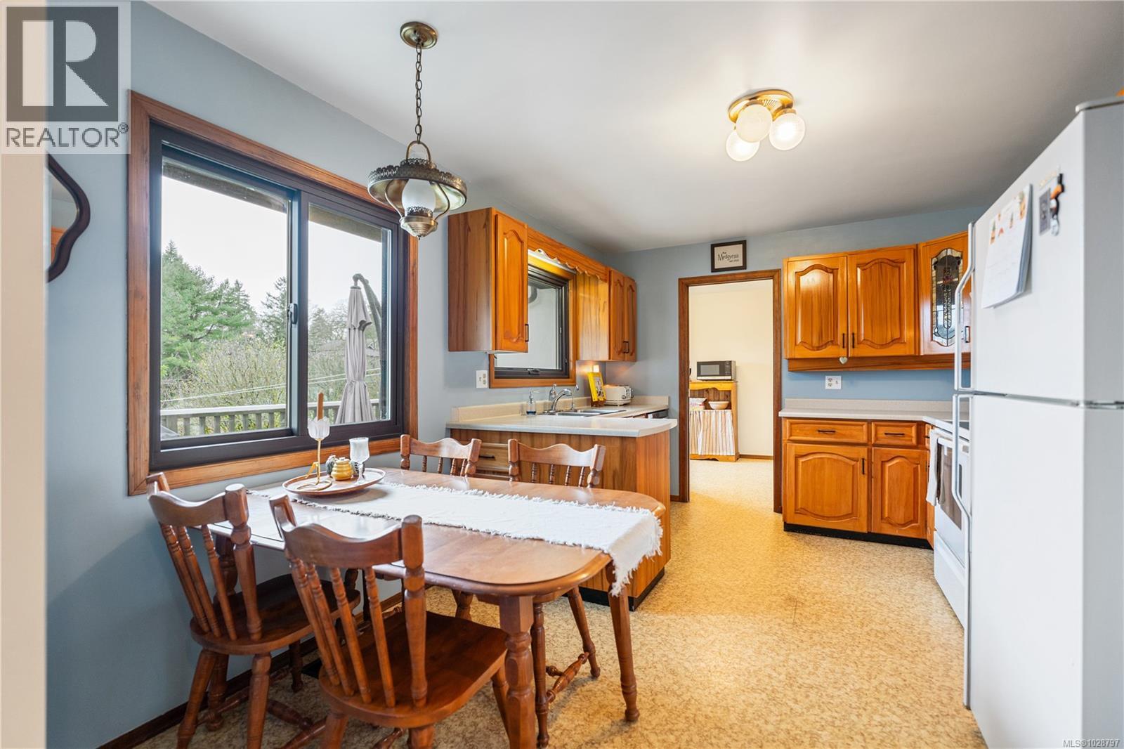 891 LAVENDER AVE - 6