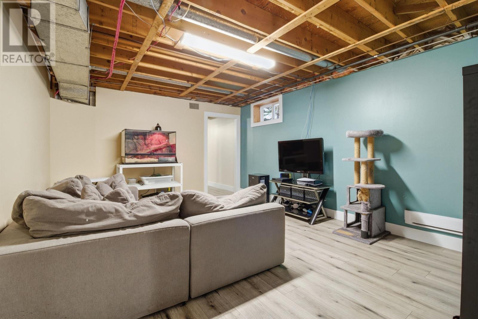 Property 27 of 36 of 17 Sprucewood Avenue