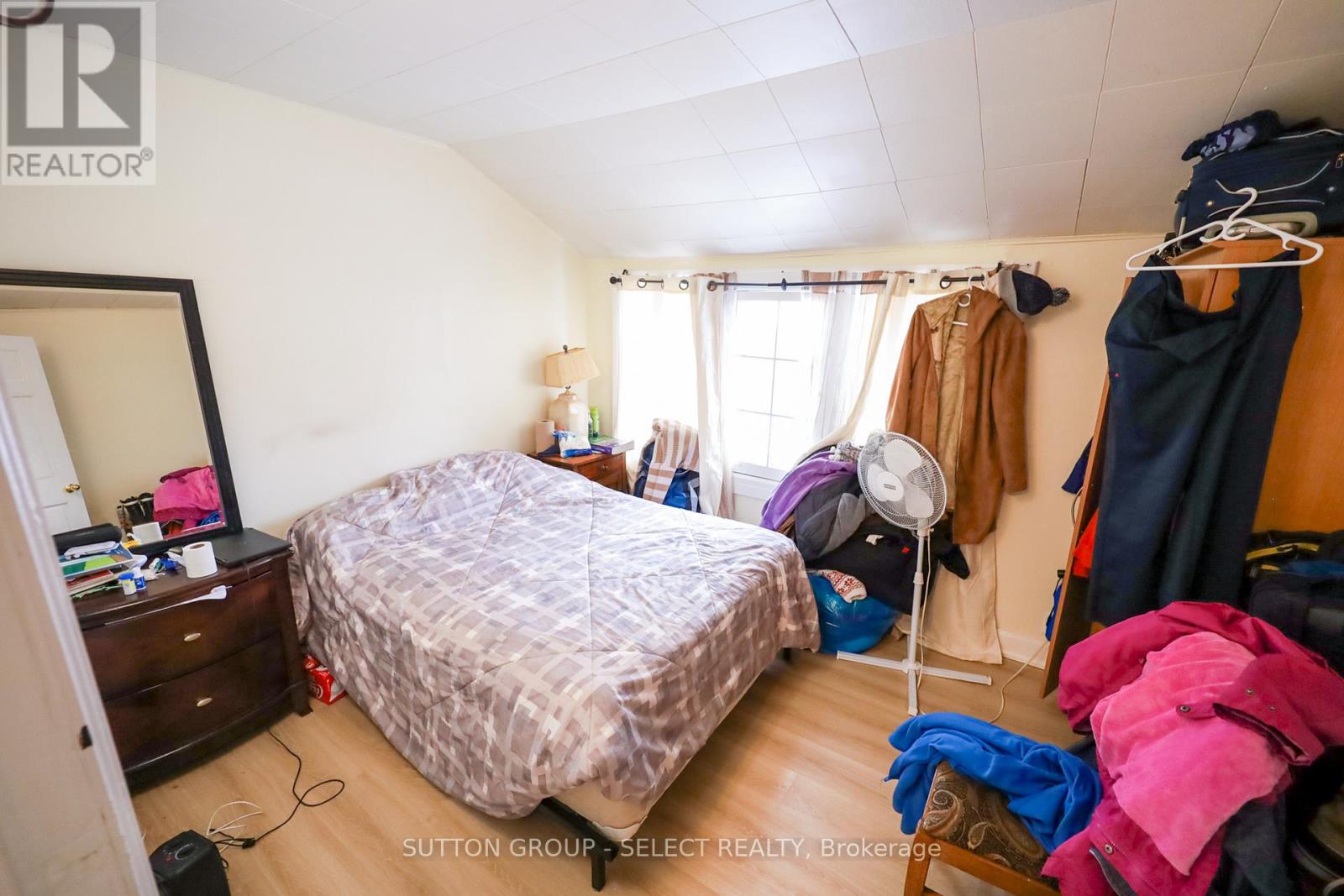 552 ADELAIDE STREET N - 14