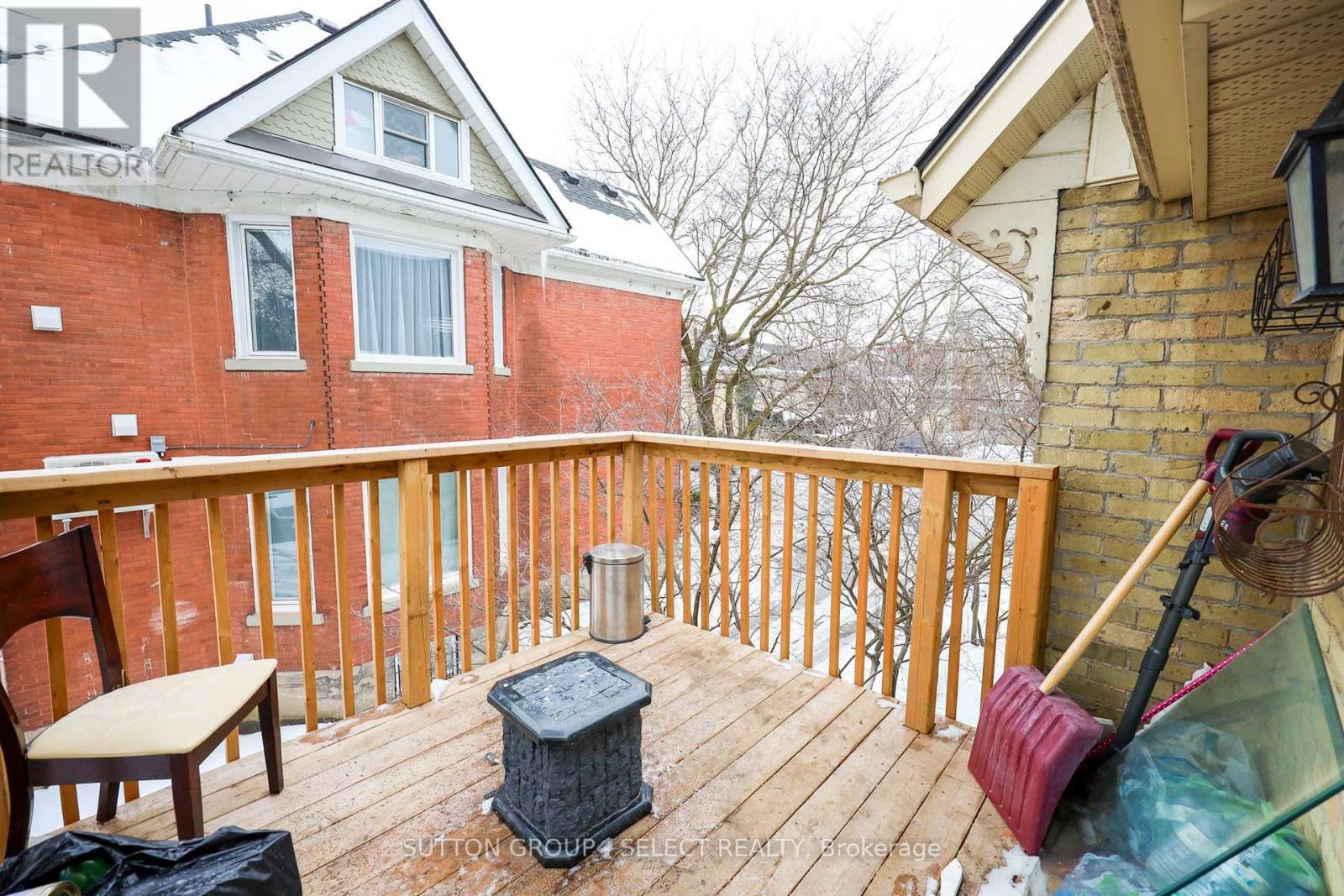 552 ADELAIDE STREET N - 21