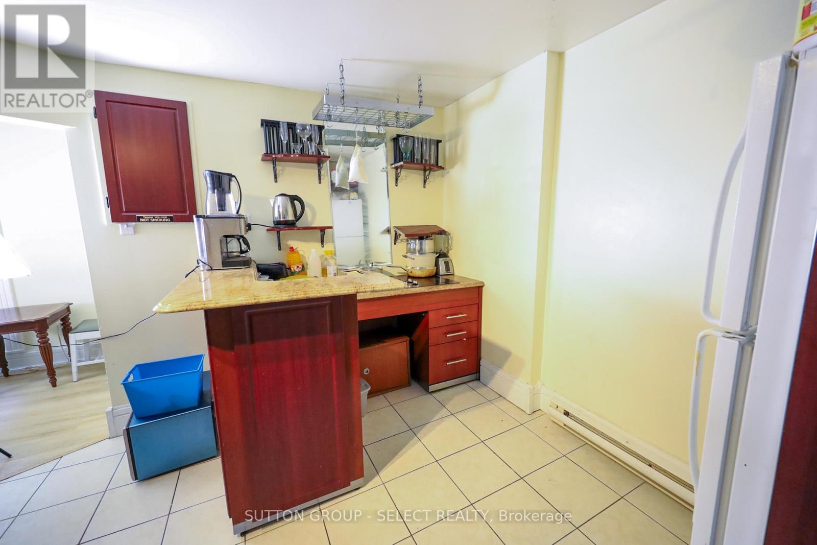 552 ADELAIDE STREET N - 22