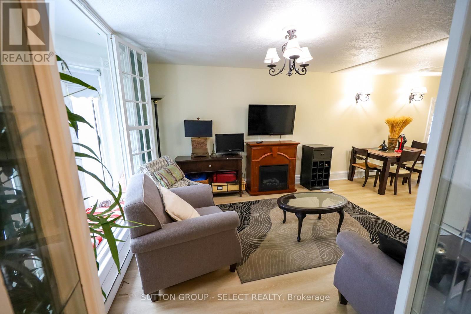552 ADELAIDE STREET N - 30