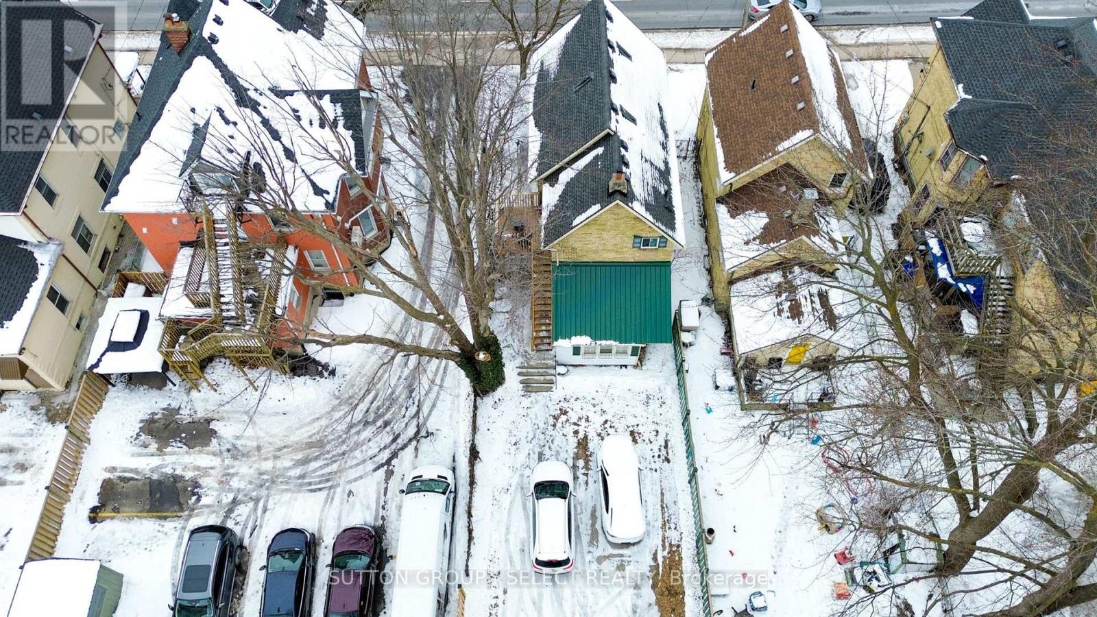 552 ADELAIDE STREET N - 5