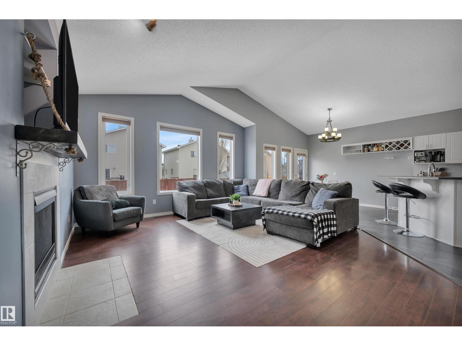 62 DOUGLAS CR, Leduc