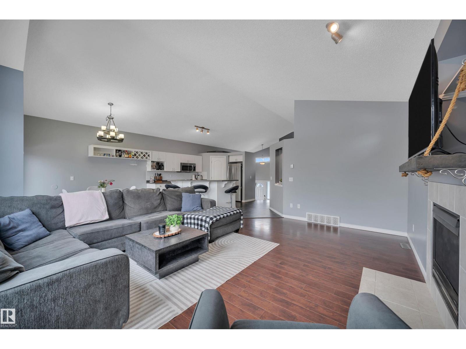 62 DOUGLAS CR, Leduc