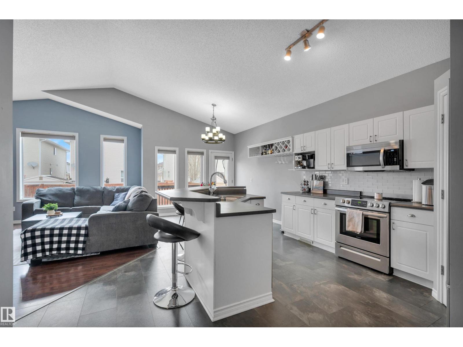 62 DOUGLAS CR, Leduc