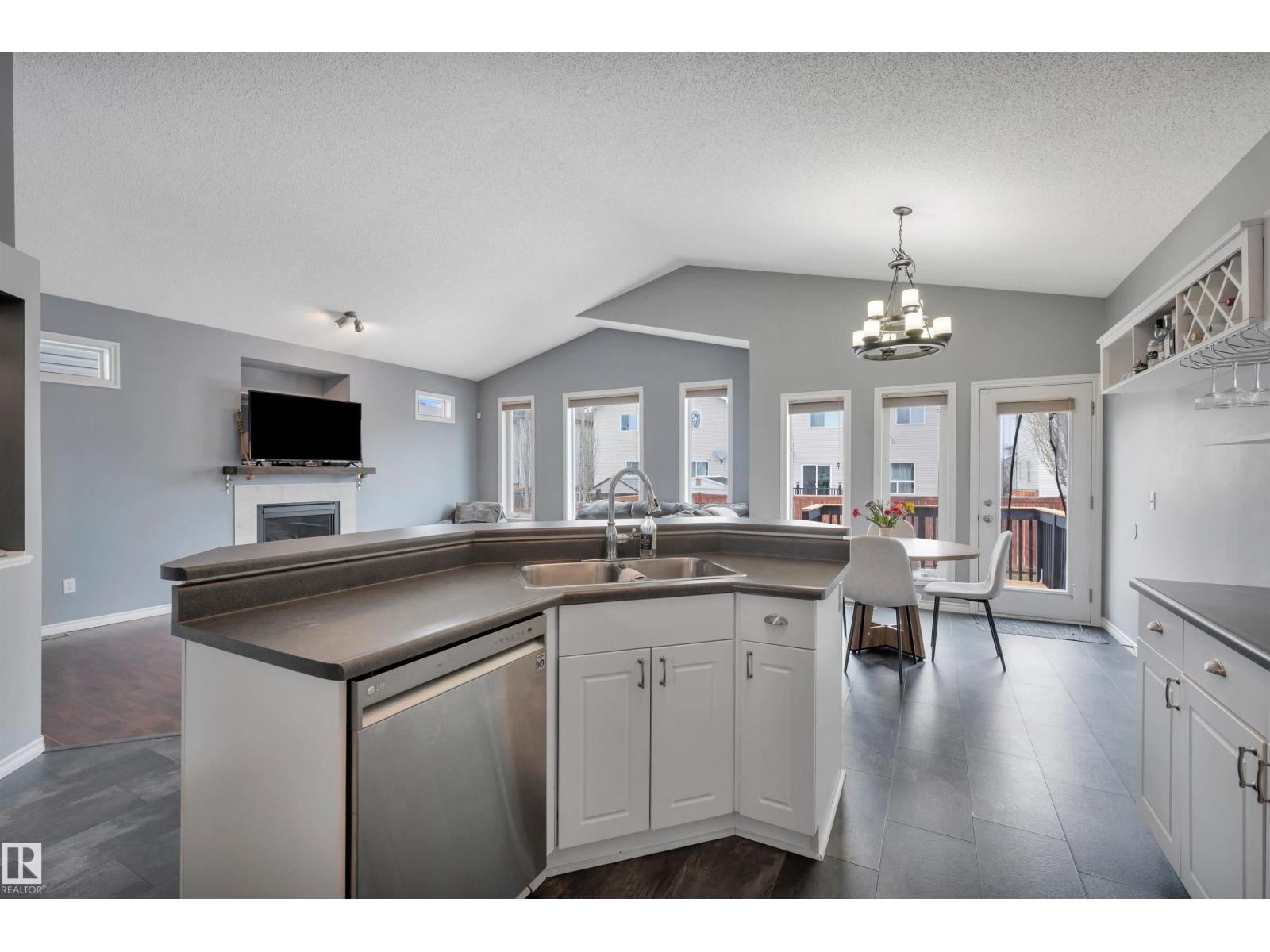 62 DOUGLAS CR, Leduc