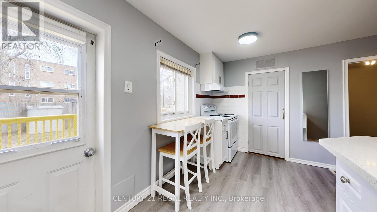 55 MONTRAVE AVENUE - 16
