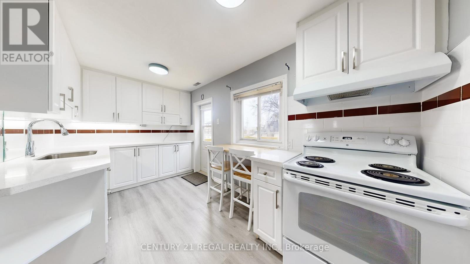 55 MONTRAVE AVENUE - 17