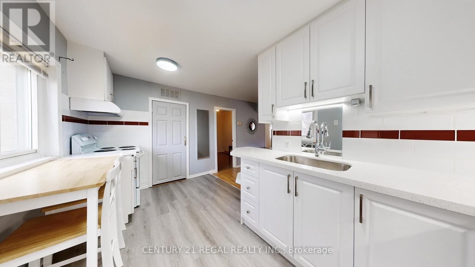 55 MONTRAVE AVENUE - 18