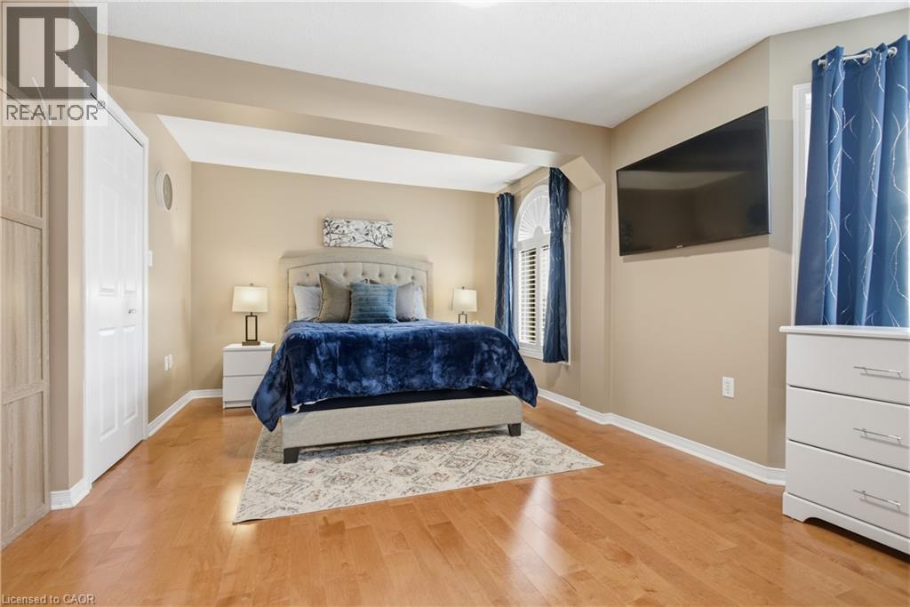 #F304 216 PLAINS Road W - 16