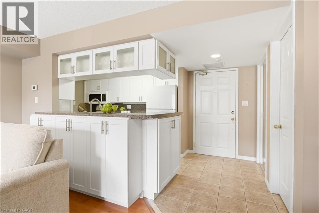 #F304 216 PLAINS Road W - 4