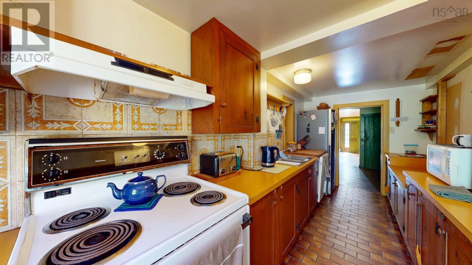 Property 16 of 47 of 654 Main Street