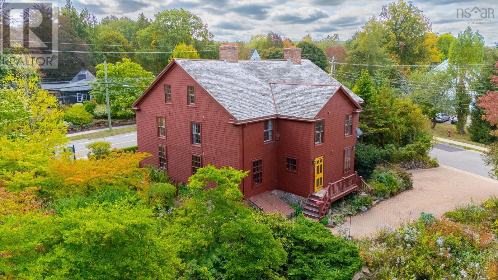 Property 34 of 47 of 654 Main Street