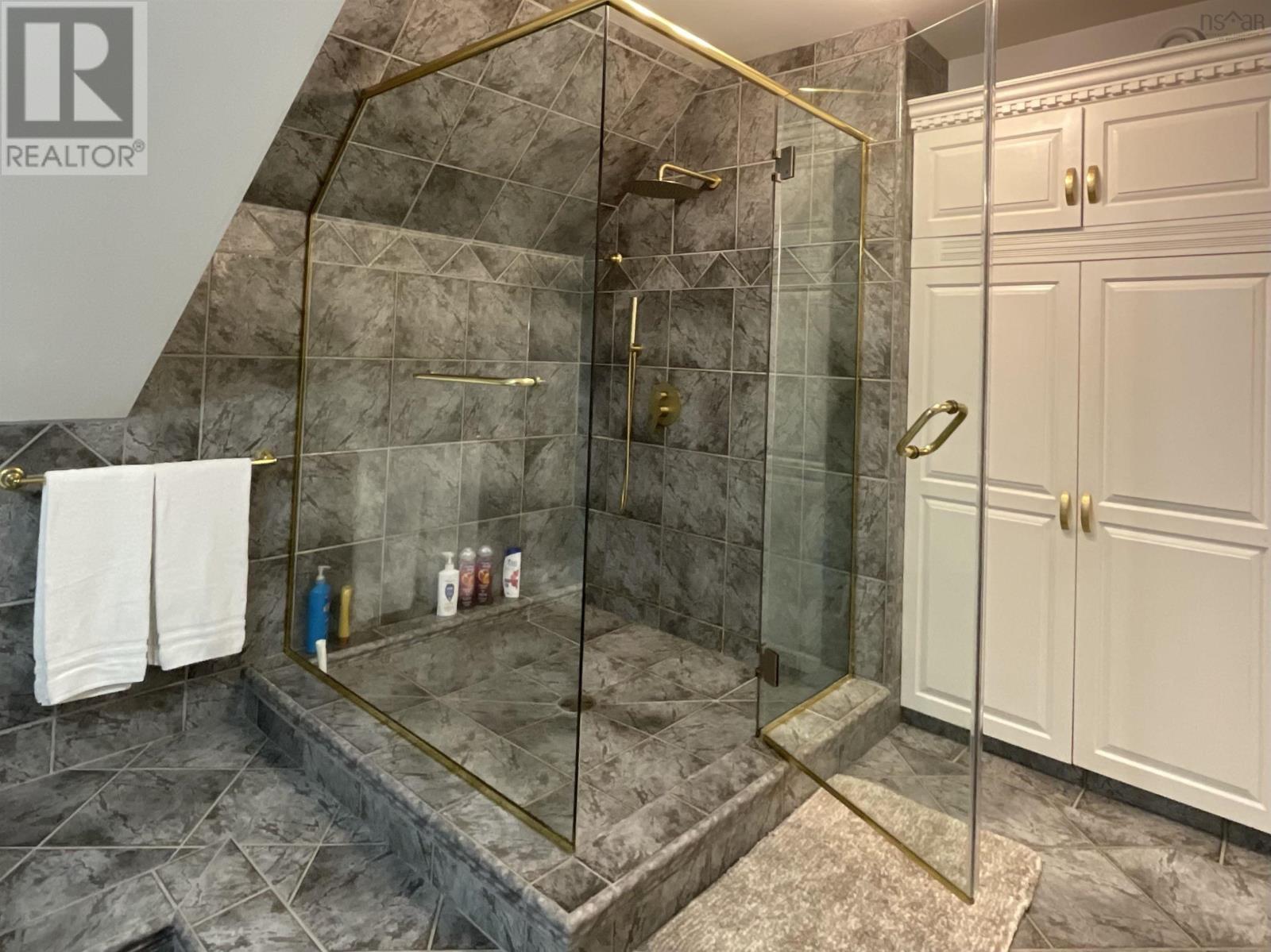 82 Tower Road - 26
