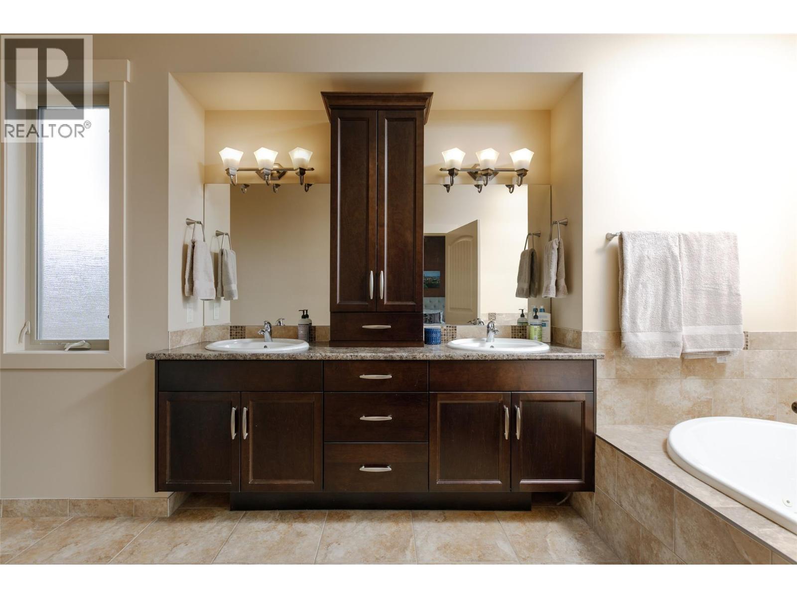 742 Crozier Avenue, Kelowna