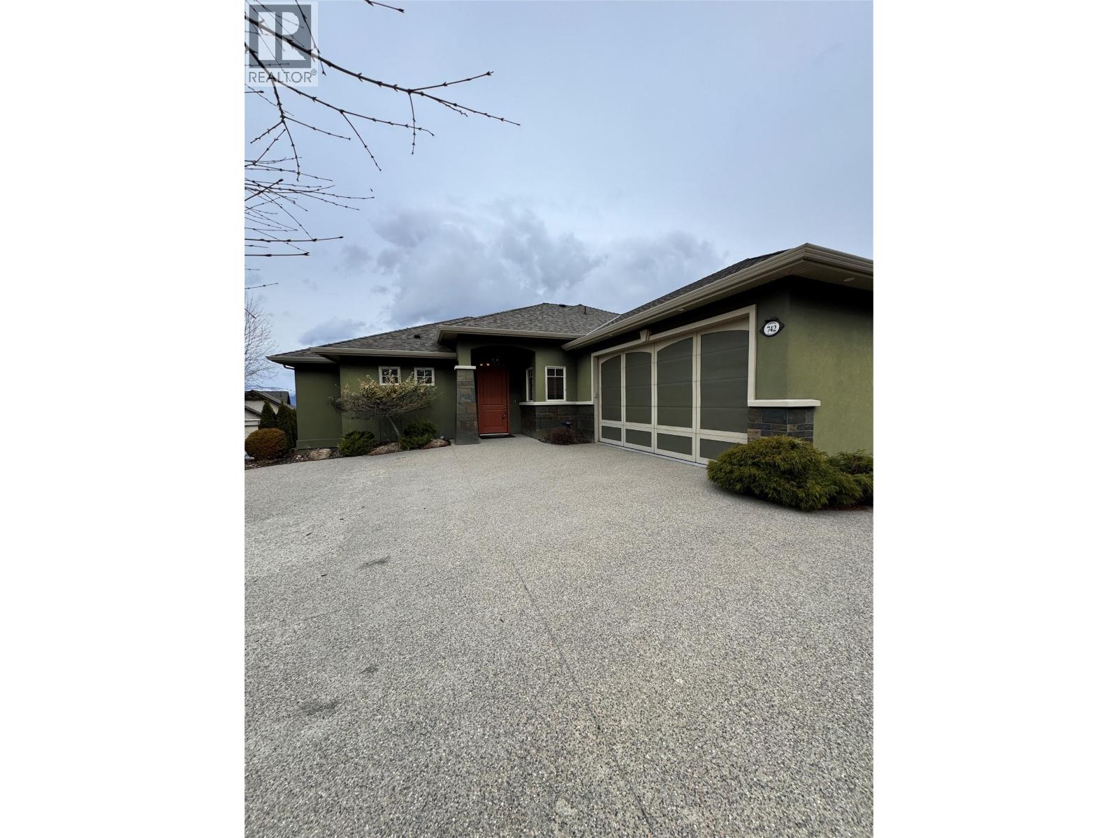 742 Crozier Avenue, Kelowna