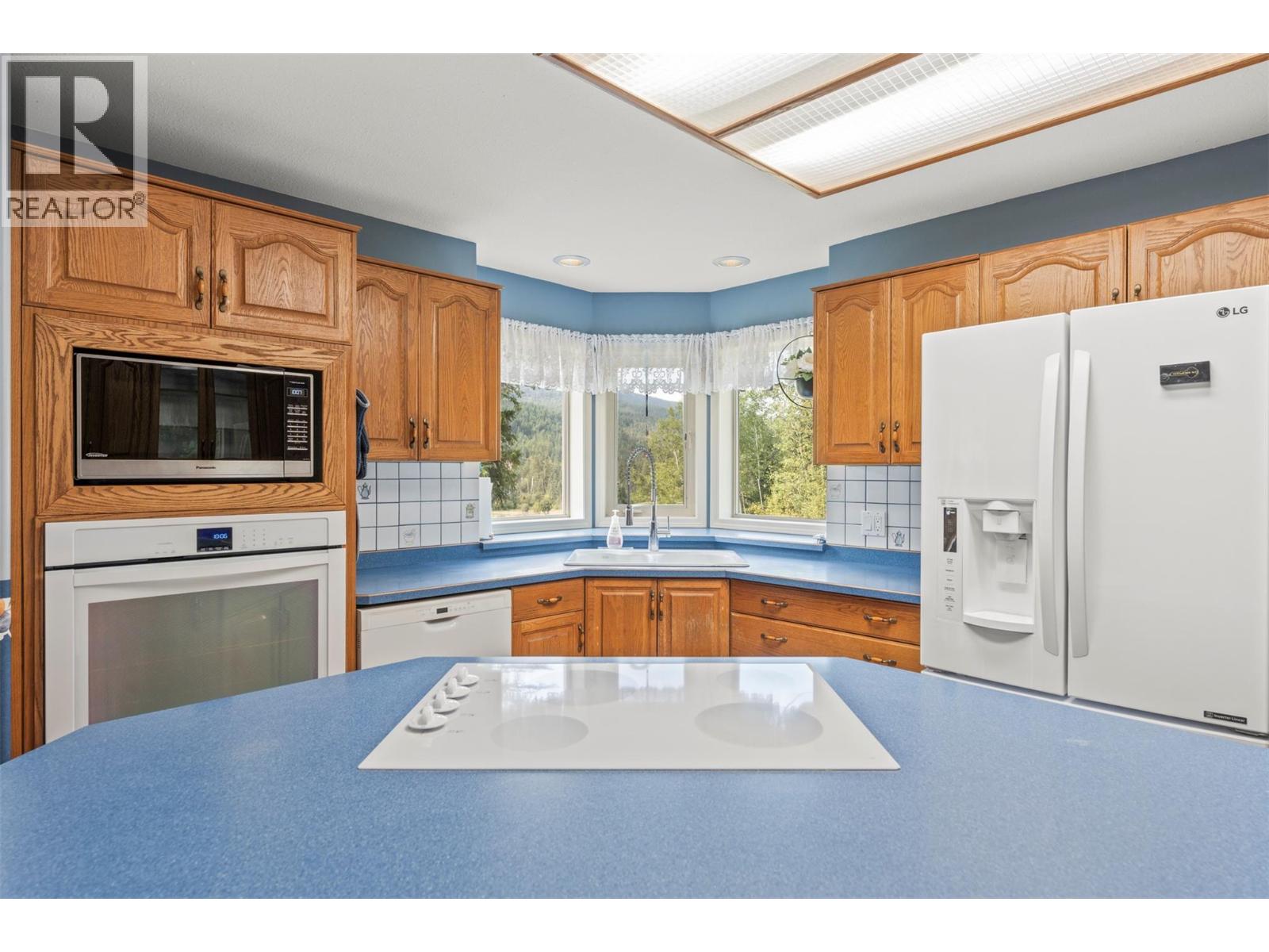 995 SHUSWAP RIVER DRIVE - 34