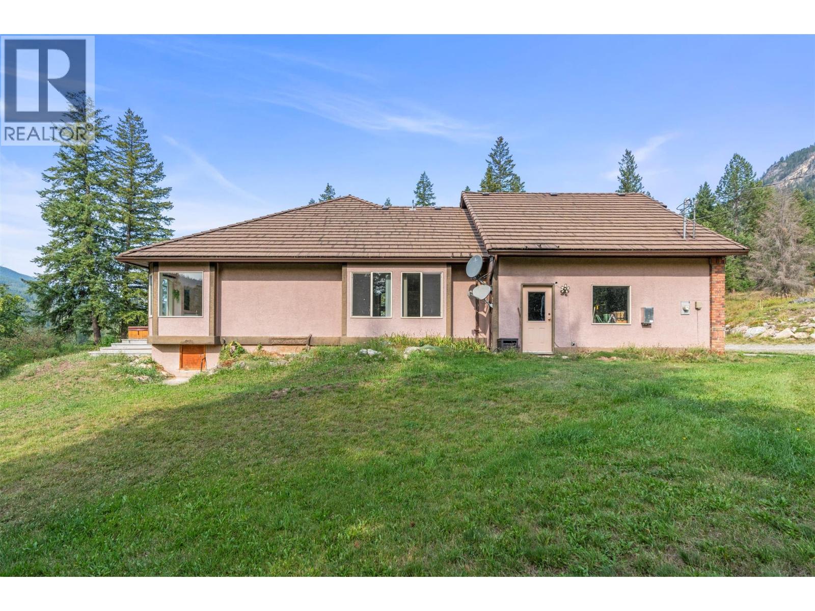 995 SHUSWAP RIVER DRIVE - 11